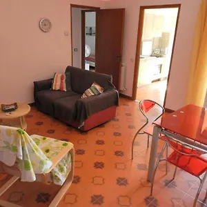  Appartamento In Marina: A Step Away From The Sea And From The Center!